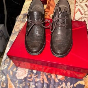 AEROSOLES Dark Brown Croc-Embossed Oxfords good condition